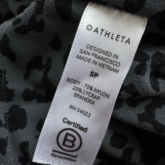 ATHLETA Leopard Elation Ultra High Rise Tight in Black + Grey | Leggings | Small - Picture 4 of 6